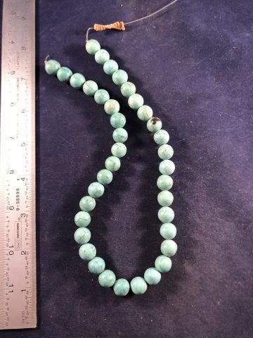 TRADE BEADS INDIAN ARTIFACT ARROWHEAD: THESE BEAUTIFUL BEADS ARE @16 INCHES LONG. IT WILL MAKE A GREAT ADDITION TO YOUR COLLECTION! KEY WORDS: NATIVE AMERICAN INDIAN ARTIFACT ARTIFACTS ARROWHEAD ARROWHEADS MISSISSIPPIAN QUAPAW CADDO POTTER