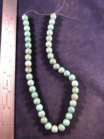 TRADE BEADS INDIAN ARTIFACT ARROWHEAD: THESE BEAUTIFUL BEADS ARE @16 INCHES LONG. IT WILL MAKE A GREAT ADDITION TO YOUR COLLECTION! KEY WORDS: NATIVE AMERICAN INDIAN ARTIFACT ARTIFACTS ARROWHEAD ARROWHEADS MISSISSIPPIAN QUAPAW CADDO POTTER