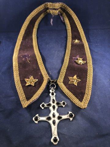 HUDSON BAY TRADE NECKLACE WITH PRESENTATION COLLAR (1 of 2)