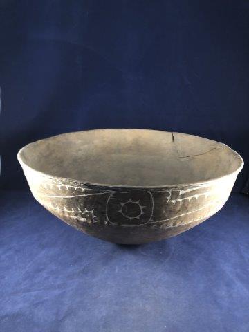 VERY LARGE CADDO BOWL    POTTERY (1 of 4)