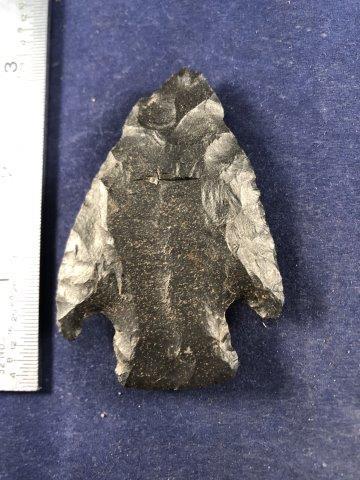 SMITH INDIAN ARTIFACT ARROWHEAD: THIS BEAUTIFUL NATIVE AMERICAN INDIAN ARTIFACT IS 2&3/4 INCHES LONG. IT IS FROM ARKANSAS. THIS ENTIRE SALE IS FROM ONE COLLECTION OUT OF ARKANSAS. IT WILL MAKE A GREAT ADDITION TO YOUR COLLECTION! KEY