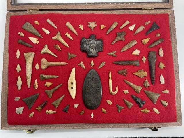 BEAUTIFUL FRAME OF ARROWHEADS      FRAME INCLUDED (1 of 7)