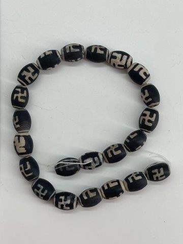 TRADE BEADS      INDIAN ARTIFACT ARROWHEAD (1 of 1)