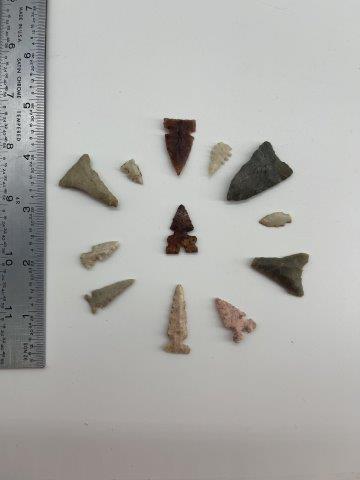 12 ARROW POINTS      INDIAN ARTIFACT ARROWHEAD (1 of 1)
