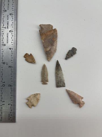 7 ARROW POINTS      INDIAN ARTIFACT ARROWHEAD (1 of 1)