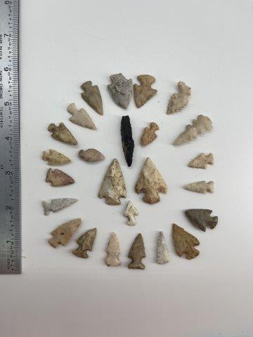 25 ARROW POINTS      INDIAN ARTIFACT ARROWHEAD (1 of 1)