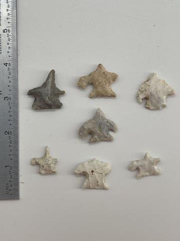 7 ARROW POINTS      INDIAN ARTIFACT ARROWHEAD (1 of 1)