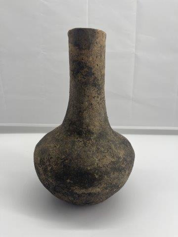 SOLID LONG NECK BOTTLE      INDIAN ARTIFACT ARROWHEAD (1 of 4)