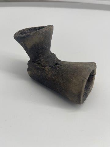 POTTERY ELBOW PIPE      INDIAN ARTIFACT ARROWHEAD (1 of 4)