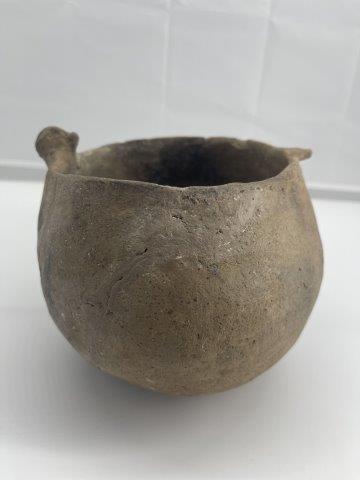 LARGE EFFIGY BOWL      INDIAN ARTIFACT ARROWHEAD (1 of 4)