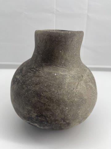 PLAIN BOTTLE      INDIAN ARTIFACT ARROWHEAD (1 of 4)