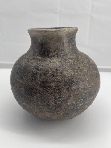 LARGE BOTTLE      INDIAN ARTIFACT ARROWHEAD (1 of 4)