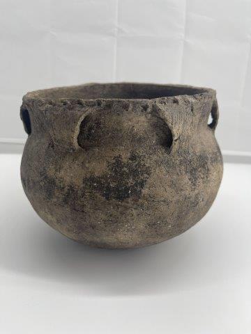 LARGE JAR      INDIAN ARTIFACT ARROWHEAD (1 of 4)