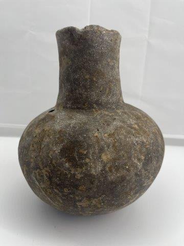 PLAIN BOTTLE      INDIAN ARTIFACT ARROWHEAD (1 of 4)