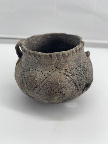 SMALL JAR      INDIAN ARTIFACT ARROWHEAD (1 of 4)