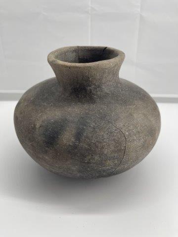 SOLID BOTTLE      INDIAN ARTIFACT ARROWHEAD (1 of 4)