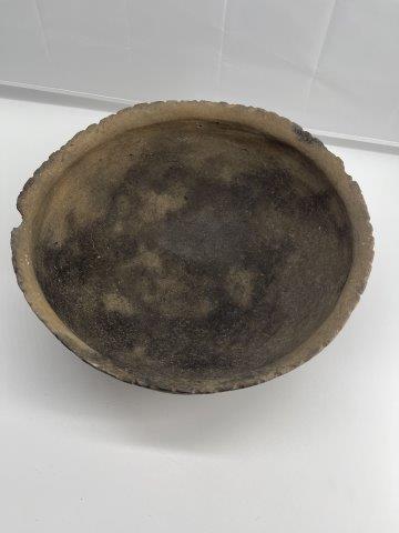 LARGE BOWL      INDIAN ARTIFACT ARROWHEAD (1 of 4)