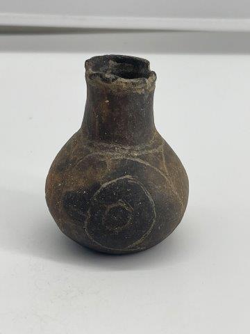 MINI WATERBOTTLE      INDIAN ARTIFACT ARROWHEAD (1 of 4)