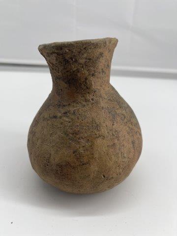 CADDO WATERBOTTLE INDIAN ARTIFACT ARROWHEAD: THIS BEAUTIFUL NATIVE AMERICAN INDIAN ARTIFACT IS 4&1/2 INCHES TALL BY 3&1/2 INCHES WIDE. IT IS FROM EAST TEXAS. ALL ITEMS HAVE BEEN LOOKED AT BY SAM JOHNSON, ALL ARE AUTHENTIC TO THE BEST OF HIS ABIL