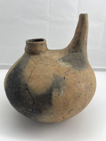 YELLOW WARE TEAPOT      INDIAN ARTIFACT ARROWHEAD (1 of 5)