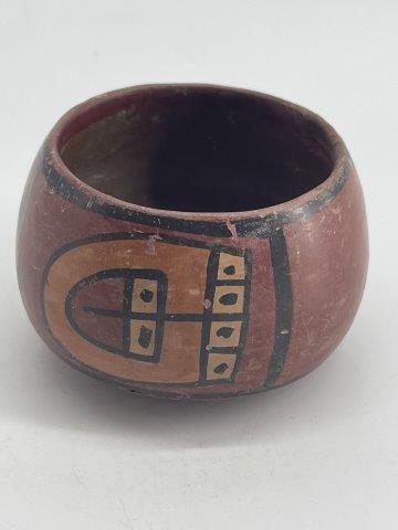 PARACUS BOWL INDIAN ARTIFACT ARROWHEAD: THIS BEAUTIFUL ARTIFACT IS 2 INCHES TALL BY 3 INCHES WIDE. THIS IS AN OHIO STATE COLLEGE DEACCESSION. IT IS FROM PERU. IT IS SOLID. ALL ITEMS HAVE BEEN LOOKED AT BY SAM JOHNSON, ALL ARE AUTHENTIC TO T