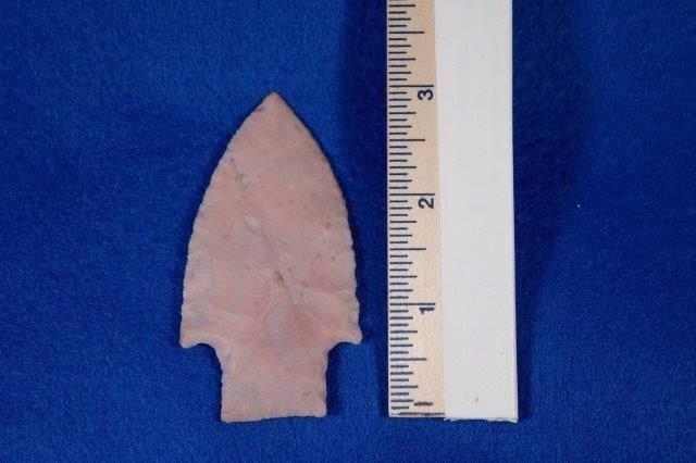 HARDIN INDIAN ARTIFACT ARROWHEAD: THIS BEAUTIFUL NATIVE AMERICAN INDIAN ARTIFACT IS 3 INCHES LONG. THIS IS OUT OF THE KENT WESTBROOK COLLECTION. IT IS FROM PIKE COUNTY ARKANSAS. ALL ITEMS HAVE BEEN LOOKED AT BY SAM JOHNSON, ALL ARE AU