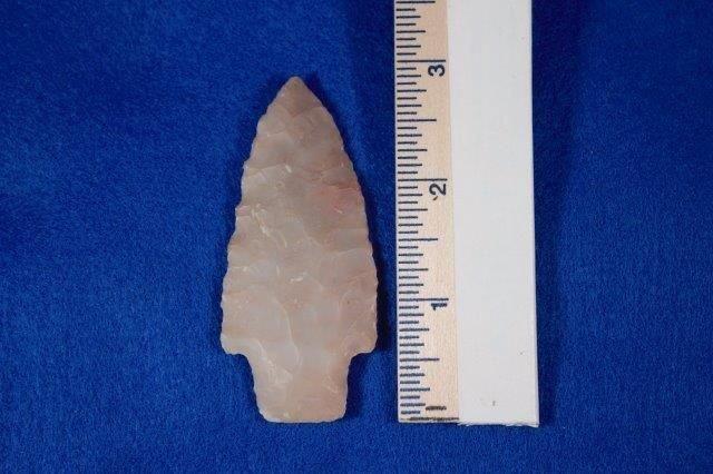 BELVERDE INDIAN ARTIFACT ARROWHEAD: THIS BEAUTIFUL NATIVE AMERICAN INDIAN ARTIFACT IS 3 INCHES LONG. THIS IS OUT OF THE KENT WESTBROOK COLLECTION. IT IS FROM CROSS COUNTY ARKANSAS. ALL ITEMS HAVE BEEN LOOKED AT BY SAM JOHNSON, ALL ARE A