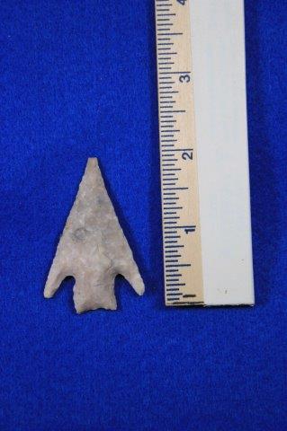 CASTROVILLE INDIAN ARTIFACT ARROWHEAD: THIS BEAUTIFUL NATIVE AMERICAN INDIAN ARTIFACT IS 2 INCHES LONG. IT IS FROM BELL COUNTY TEXAS. ALL ITEMS HAVE BEEN LOOKED AT BY SAM JOHNSON, ALL ARE AUTHENTIC TO THE BEST OF HIS ABILITY & HE WILL PAPE