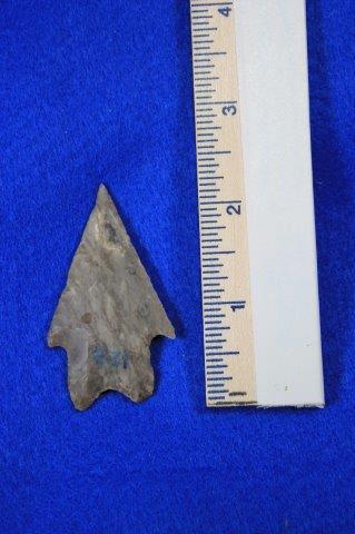 PEDERNALES INDIAN ARTIFACT ARROWHEAD: THIS BEAUTIFUL NATIVE AMERICAN INDIAN ARTIFACT IS 2&1/2 INCHES LONG. IT IS FROM BELL COUNTY TEXAS. ALL ITEMS HAVE BEEN LOOKED AT BY SAM JOHNSON, ALL ARE AUTHENTIC TO THE BEST OF HIS ABILITY & HE WILL 
