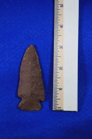 STEUBEN INDIAN ARTIFACT ARROWHEAD: THIS BEAUTIFUL NATIVE AMERICAN INDIAN ARTIFACT IS 3&1/4 INCHES LONG. THIS IS OUT OF THE BARTH GRAYSON COLLECTION. IT IS FROM GREENE COUNTY ARKANSAS. ALL ITEMS HAVE BEEN LOOKED AT BY SAM JOHNSON, ALL A