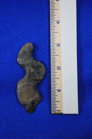 ECCENTRIC INDIAN ARTIFACT ARROWHEAD: THIS BEAUTIFUL NATIVE AMERICAN INDIAN ARTIFACT IS 3&1/4 INCHES LONG. THIS IS OUT OF THE BARTH GRAYSON COLLECTION. IT IS FROM CROSS COUNTY ARKANSAS. ALL ITEMS HAVE BEEN LOOKED AT BY SAM JOHNSON, ALL AR
