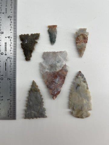 6 ARROWHEADS POINTS    INDIAN ARTIFACT ARROWHEAD (1 of 3)