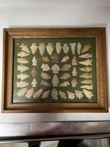 FRAME OF BETTER POINTS      INDIAN ARTIFACT ARROWHEAD (1 of 1)