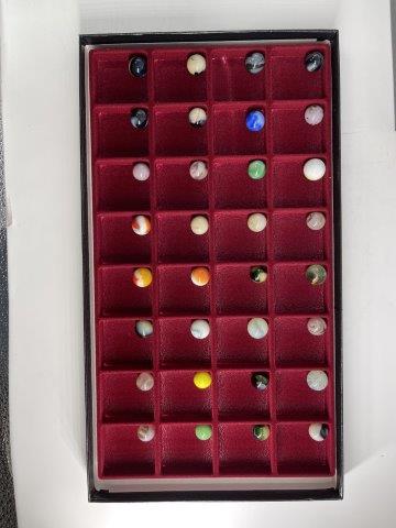 32 MARBLES INDIAN ARTIFACT ARROWHEAD: FRAME NOT INCLUDED. EVERY BEAUTIFUL NATIVE AMERICAN INDIAN ARTIFACT IS FROM THE LARRY SHAVER COLLECTION, HE FOUND HIS FIRST ARROWHEAD IN 1951 AT THE AGE OF 12 & COLLECTED UNTIL THE TIME OF HIS DEATH.