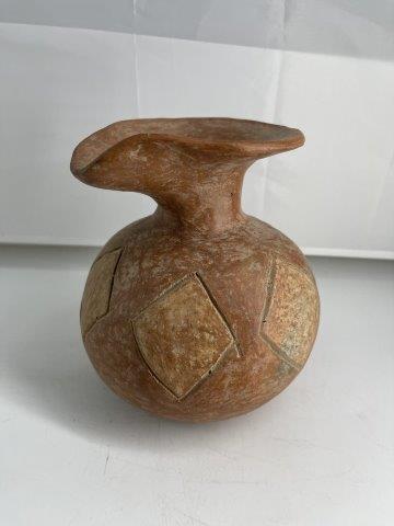 PERUVIAN VASE   POTTERY (1 of 4)