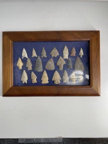 21 ARROWHEADS  INDIAN ARTIFACT ARROWHEAD (1 of 4)