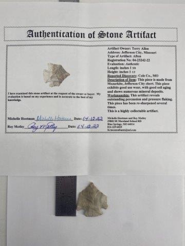 AFTON WITH COA: THIS ARROWHEAD IS 1&5/8 INCHES LONG. IT IS FROM COLE COUNTY MISSOURI. EX-TERRY ALLEN COLLECTION. COMES WITH A ROY MOTLEY CERTIFICATE OF AUTHENTICITY. KEY WORDS: NATIVE AMERICAN INDIAN ARTIFACT ARTIFAC