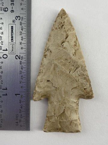 Hardin Indian Artifact Arrowhead: This is 3&1/4 inches long. Each & every piece in this auction comes from the late Richard Lienau collection from Lebanon, Illinois. KEY WORDS: NATIVE AMERICAN INDIAN ARTIFACT ARTIFACTS ARROWHEAD ARROW