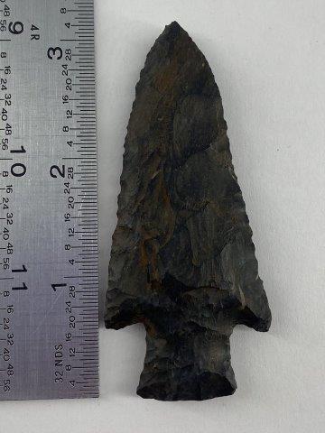 Hardin Indian Artifact Arrowhead: This is 3&1/4 inches long. Each & every piece in this auction comes from the late Richard Lienau collection from Lebanon, Illinois. KEY WORDS: NATIVE AMERICAN INDIAN ARTIFACT ARTIFACTS ARROWHEAD ARROW