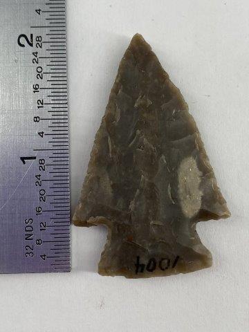 Hardin Indian Artifact Arrowhead: This is 2 inches long. Each & every piece in this auction comes from the late Richard Lienau collection from Lebanon, Illinois. KEY WORDS: NATIVE AMERICAN INDIAN ARTIFACT ARTIFACTS ARROWHEAD ARROWHEAD
