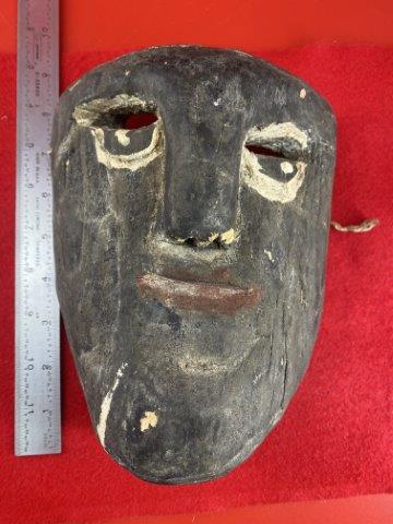 Hand Carved Wooden Mask     Indian Artifact Arrowhead (1 of 3)