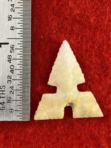 Cahokia Indian Artifact Arrowhead: This is 1 inches long. It is from Illinois. KEY WORDS: NATIVE AMERICAN INDIAN ARTIFACT ARTIFACTS ARROWHEAD ARROWHEADS MISSISSIPPIAN QUAPAW CADDO POTTERY COINS