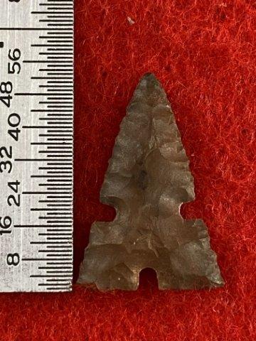 Cahokia Indian Artifact Arrowhead: This is 7/8 inches long. It is from Illinois. KEY WORDS: NATIVE AMERICAN INDIAN ARTIFACT ARTIFACTS ARROWHEAD ARROWHEADS MISSISSIPPIAN QUAPAW CADDO POTTERY COINS