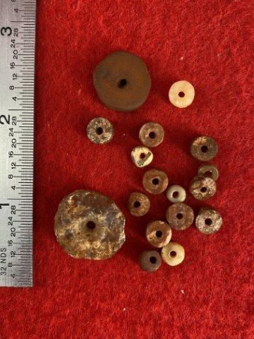 17 Beads    Indian Artifact Arrowhead (1 of 1)