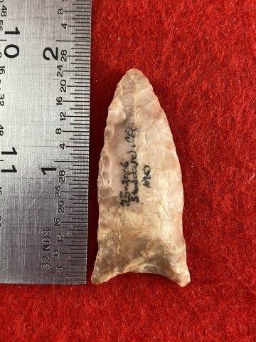 Dalton Indian Artifact Arrowhead: This is 1&3/4 inches long. This piece is from one of 3 large collections out of Illinois. KEY WORDS: NATIVE AMERICAN INDIAN ARTIFACT ARTIFACTS ARROWHEAD ARROWHEADS MISSISSIPPIAN QUAPAW CADDO POTTERY C