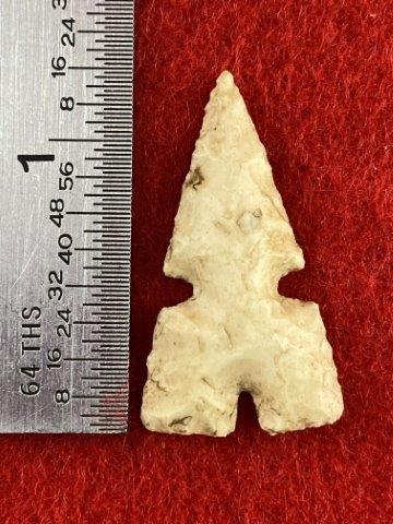 Cahokia Indian Artifact Arrowhead: It is 1&1/4 inches long. This artifact is from a Northern Illinois Collection. KEY WORDS: NATIVE AMERICAN INDIAN ARTIFACT ARTIFACTS ARROWHEAD ARROWHEADS MISSISSIPPIAN QUAPAW CADDO POTTERY COINS