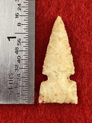 Cahokia Indian Artifact Arrowhead: It is 1&1/4 inches long. This artifact is from a Northern Illinois Collection. KEY WORDS: NATIVE AMERICAN INDIAN ARTIFACT ARTIFACTS ARROWHEAD ARROWHEADS MISSISSIPPIAN QUAPAW CADDO POTTERY COINS