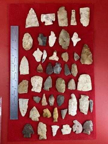 Large Group of Arrow Points    Indian Artifact Arrowhead (1 of 1)