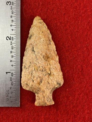Benton Indian Artifact Arrowhead: Please see picture for measurment. This artifact is from a Northern Illinois Collection. KEY WORDS: NATIVE AMERICAN INDIAN ARTIFACT ARTIFACTS ARROWHEAD ARROWHEADS MISSISSIPPIAN QUAPAW CADDO POTTERY CO