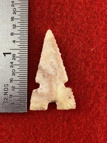 Cahokia Indian Artifact Arrowhead: Please see picture for measurment. This artifact is from a Northern Illinois Collection. KEY WORDS: NATIVE AMERICAN INDIAN ARTIFACT ARTIFACTS ARROWHEAD ARROWHEADS MISSISSIPPIAN QUAPAW CADDO POTTERY CO